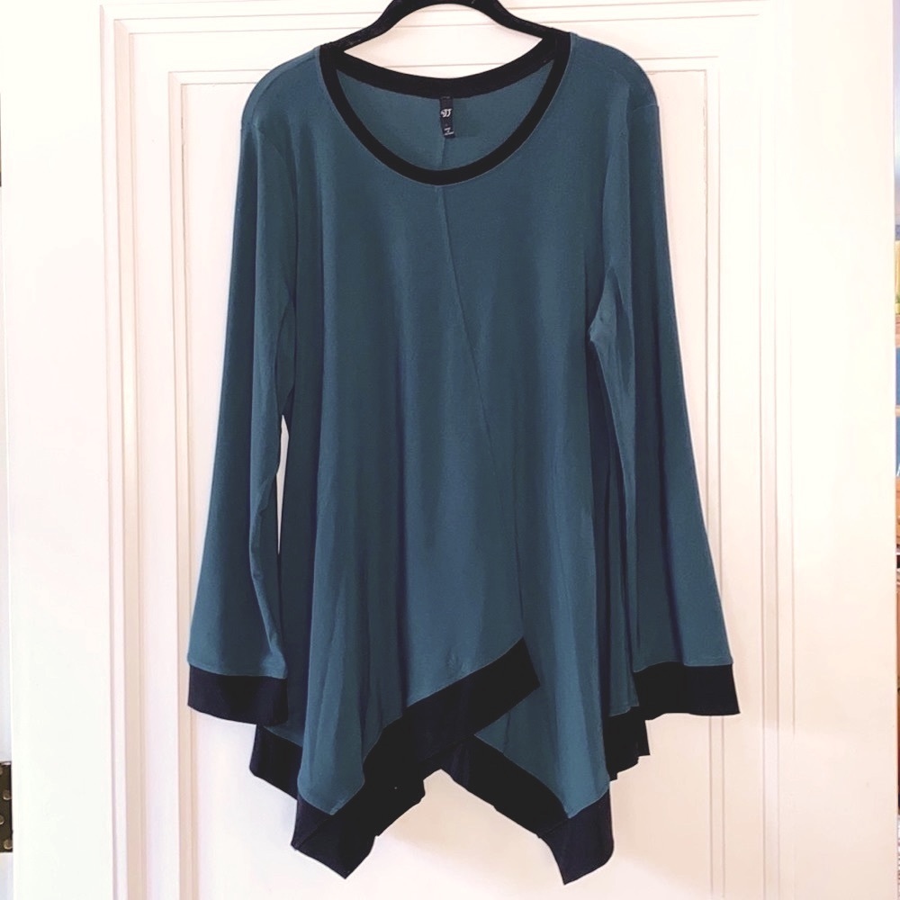 Asymmetrical scoop neck tunic in black and pine